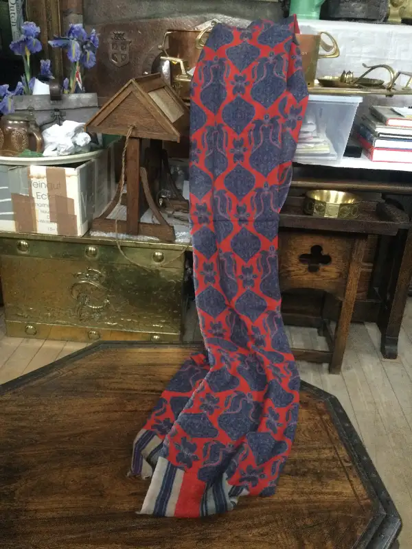 V & A Museum Pure Wool Scarf Palsley Pattern in Other in Edmonton - Image 3