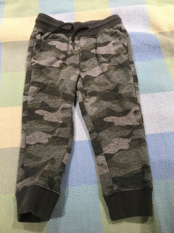 Osh Kosh B’Gosh pants 2T-    Osgoode in Clothing - 2T in Ottawa