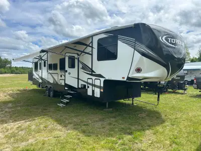 2019 Heartland Torque Toy hauler 371 Fifth Wheel français ci-dessous Very well maintained TAG securi...