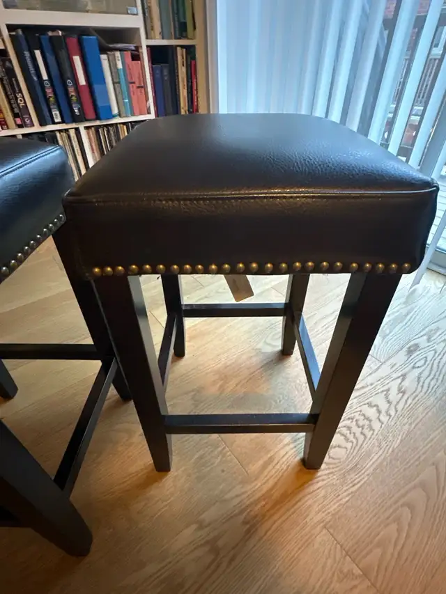Bar Leather Stools In Like New Condition in Chairs & Recliners in City of Toronto - Image 3