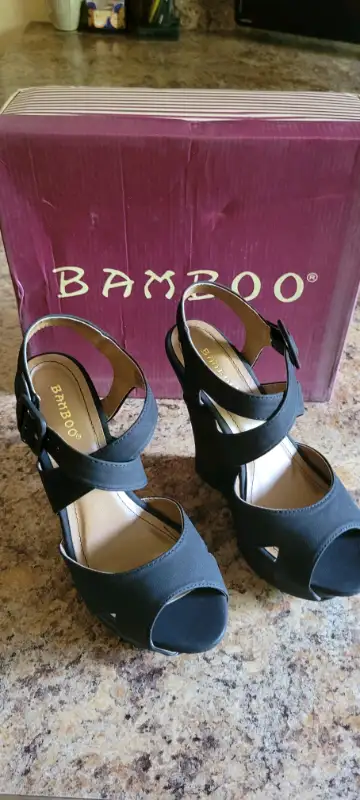 'Wedges' Pour Femmes // Ladies 'Wedges', View more