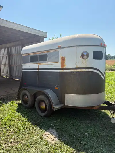 Solid horse trailer the frame is good. The floor is good.