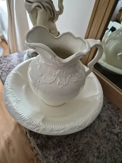  gros pot de chambre comme neuf 25$ à Lévis , View more