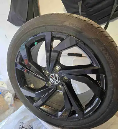 Selling a 4 Volkswagen Ally wheels equipped with a Hankook tire, as seen in the photos. This wheel a...