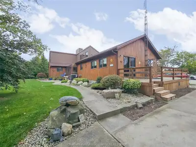 1 bedroom main floor apartment on farm, utilities included