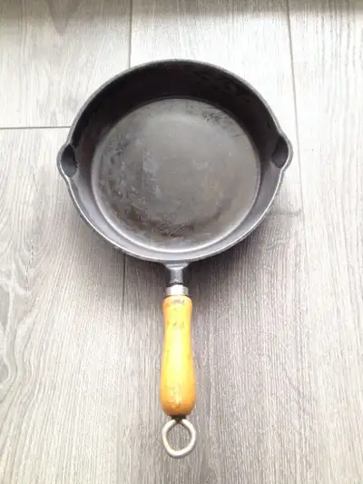 POÊLE EN FONTE - FINDLAY - CAST IRON SKILLET, View more