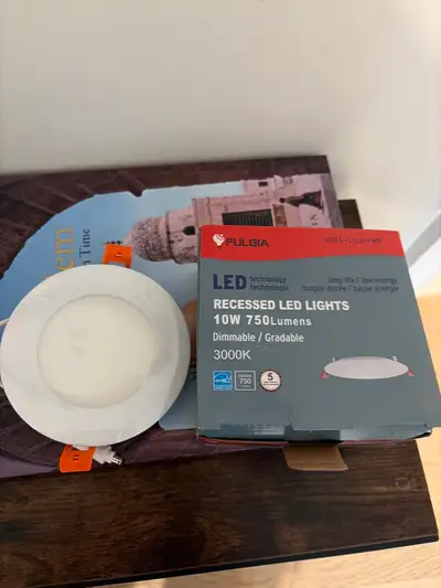 I'm offering a new Fulgia recessed LED light, 10W with 750 Lumens and a colour temperature of 3000K,...
