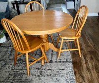 Solid oak dining set like new ,  with 2  leaves 