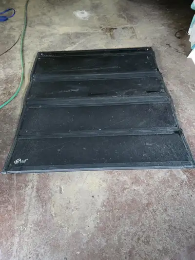 Ram hardtop tonneau bakflip G3 . Add will deleted when sold.