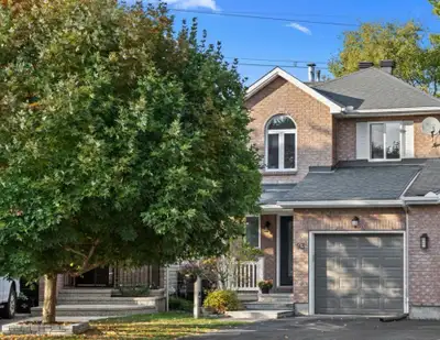 Two rooms (for one person) in a spacious detached shared home with a large backyard in Bridlewood (K...