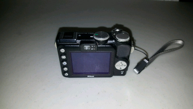 10 megapixel camera  in Cameras & Camcorders in Red Deer - Image 3