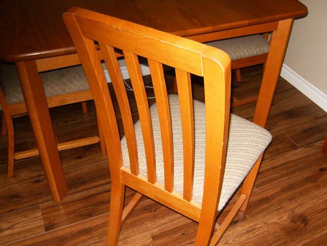 OAK DINNING TABLE SET in Dining Tables & Sets in Owen Sound - Image 2