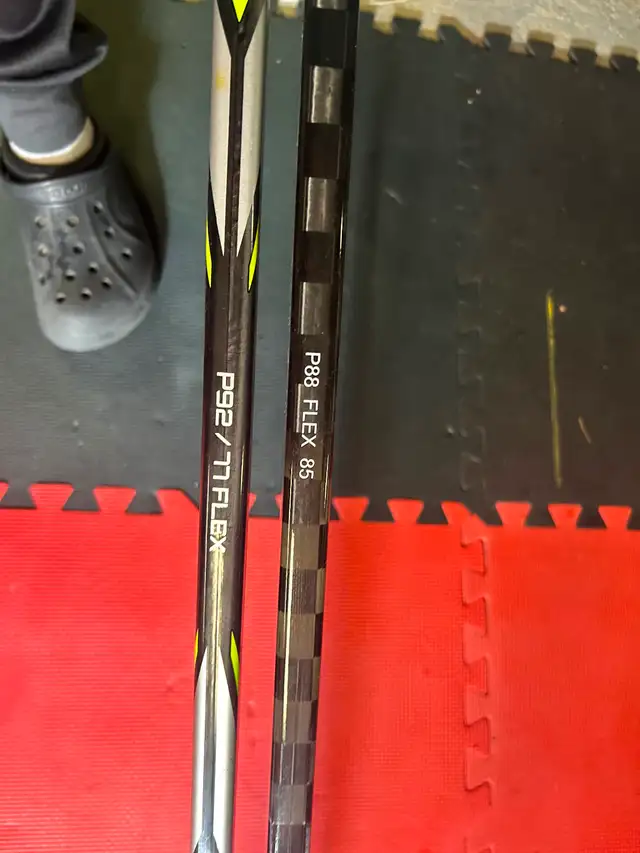 Hockey Sticks. Senior Left handed Bauer and Pro Blackout in Hockey in Sudbury - Image 4