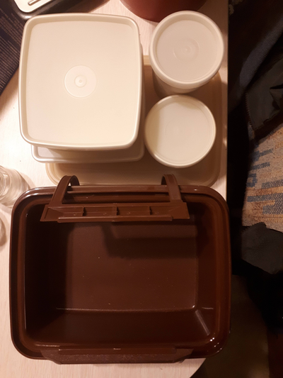 Tupperware Retro Lunch Box brown
Complete set. Like new
, View more