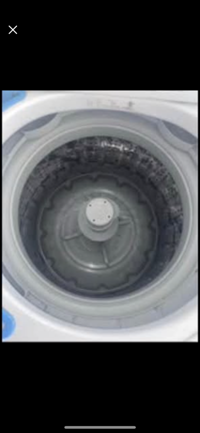 Laveuse en bon etat et fonctionnelle si interessé appeler moi au 5148844422 prix 250 non négociable