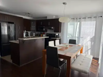 Grand logement familial de 4 chambres à louer Charlesbourg, Québec Rare sur le marché! Spacieux loge...
