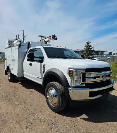 Selling my 2018 Ford F550 XLT Supercab Service Truck with only 120321 KM. The truck has the 6.7 Powe...