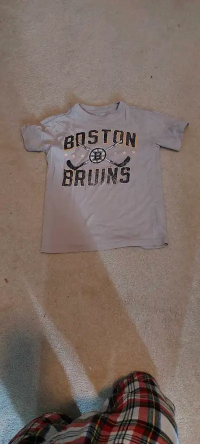 Used t-shirt but it can be a new t-shirt for a future bruins fan text me for more info.