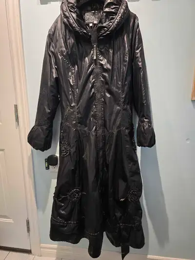 This is a lovely black Entrata brand winter coat in size medium with a unique design and accents. Ve...