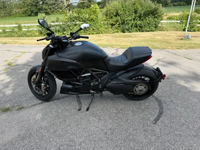 2016 Ducati Diavel Dark in Sport Bikes in Trenton - Image 6