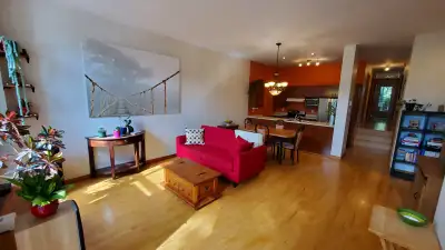RARE SUR LE MARCHÉ. Près du métro. Avec stationnement et cour à usage exclusif. Grand condo à aire o...