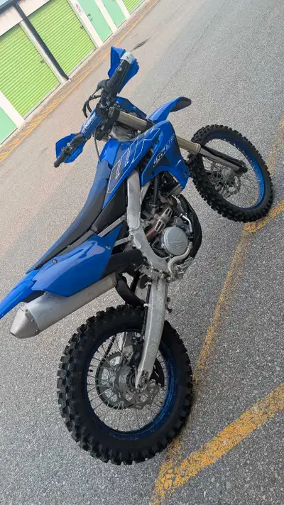 2022 Yamaha WR250F – Like New, Only 1,700km! Experience the thrill of Yamaha’s legendary enduro perf...