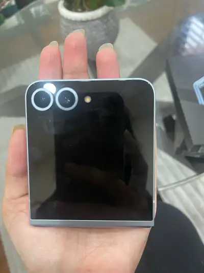 Samsung Galaxy Z Flip6, View more