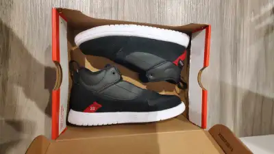 Like new Wore once indoors Size 13C