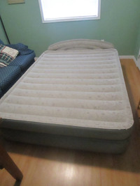 QUEEN SIZE AIR MATTRESS WITH BUILT IN ELECTRIC PUMP AND SWITCH