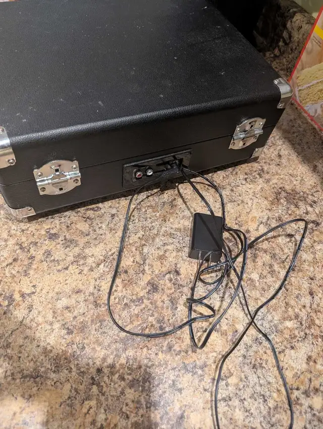 record player  in Other in Markham / York Region - Image 2