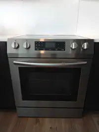 30" Hisense Convection Slide In 1 yr Old