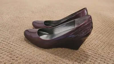 Beautiful Platform Ladies Shoes. Size 8.5. Like New., View more
