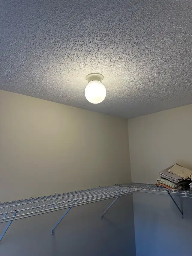 One-Light Flush-Mount Interior Ceiling Fixture in Indoor Lighting & Fans in Markham / York Region - Image 4
