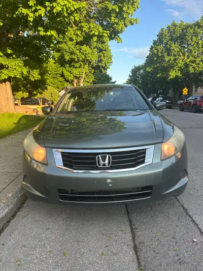 À vendre Honda accord 2008 pour pièces. Le moteur et plusieurs pièces mécaniques sont encore en bon...
