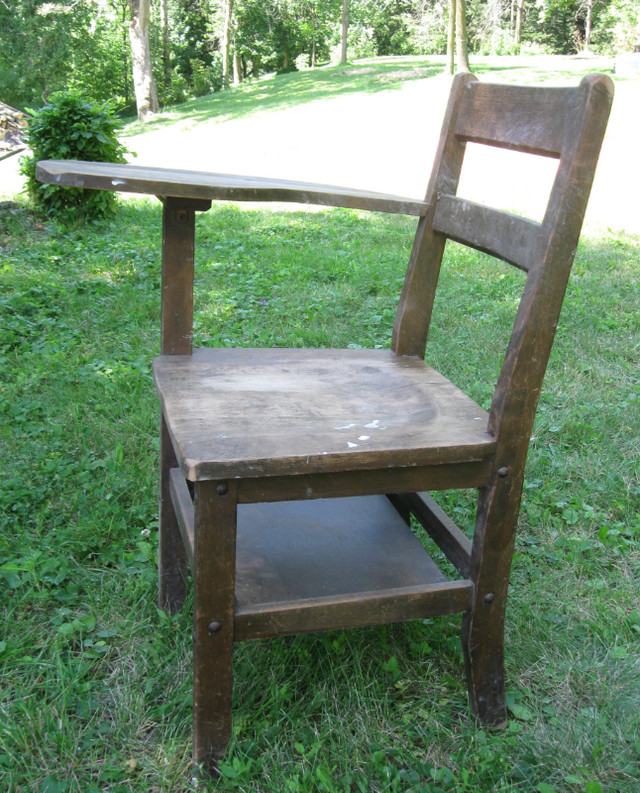 ANCIEN PUPITRE D ECOLIER ANTIQUE CHILDREN S  SCHOOL DESK dans Art et objets de collection  à Ouest de l’Île - Image 2