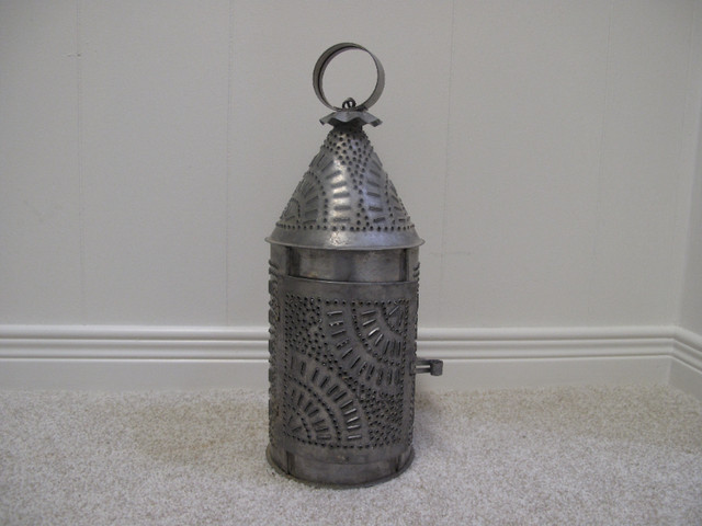 REVERE STYLE PUNCHED TIN CANDLE LANTERN - repro in Arts & Collectibles in Guelph - Image 2
