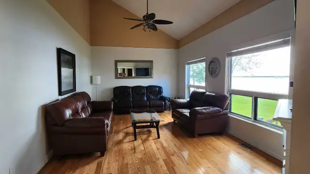 Waterfront Vacation Rental with Hot tub in Ontario in Canada - Image 8