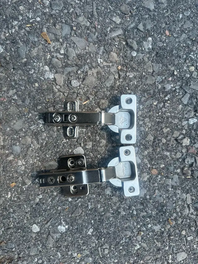 Self closing door hinges/plates630073586937631218