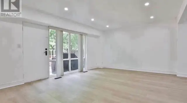 Room for rent near York University in Room Rentals & Roommates in City of Toronto - Image 6