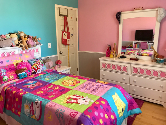 Girls bedroom furniture set with bedding and decor in Beds & Mattresses in Calgary - Image 4