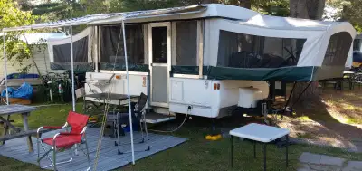 Magnifique Tente Roulotte Coleman GrandView SP 1998. Elle possède beaucoup d'options pour votre conf...