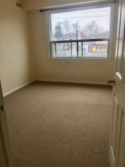 Looking for roommate