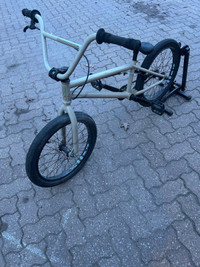 GIANT Method BMX Bike