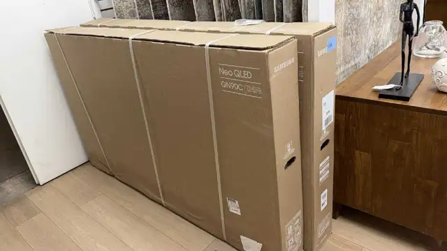Brand Samsung smart tv for sale  in TVs in City of Toronto - Image 2
