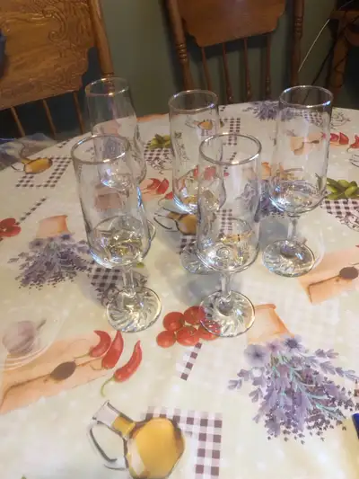 Verre olympique,Petro Canada 1988,( flûte à champagne) 3$ chaque, View more