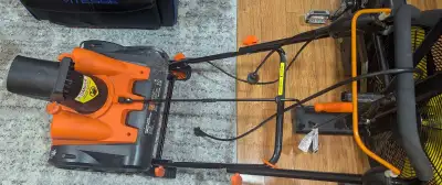 Snowblower 18 inch (used once), View more