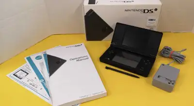 Comme neuve ( Boîte originale - livres - chargeur - crayon , inclus ). Marque : Nintendo Modele : DS...