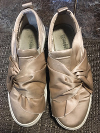 Gold & Gold peach satin shoes size 37