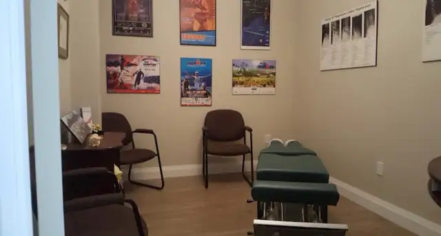 Room for Rent. Registered Massage Therapist. in Commercial & Office Space for Rent in Oakville / Halton Region - Image 2