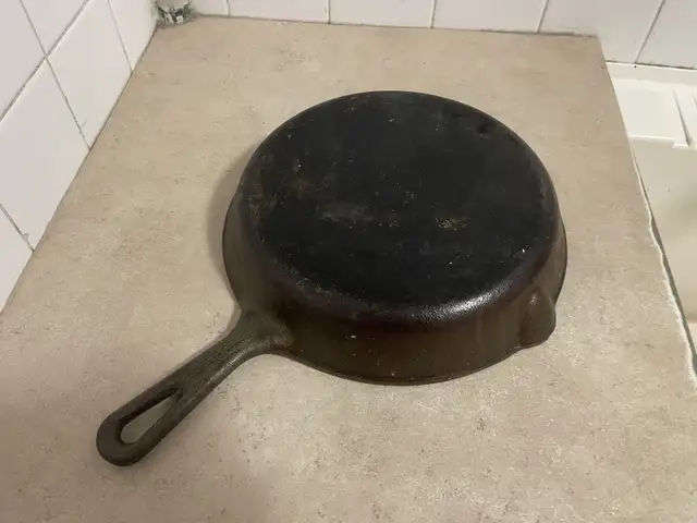 Cast Iron Pan in Kitchen & Dining Wares in Ottawa - Image 4